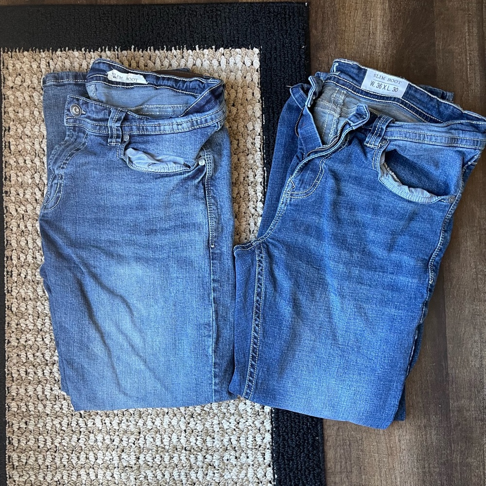 Lot of (2) men’s Axel slim bootcut jeans